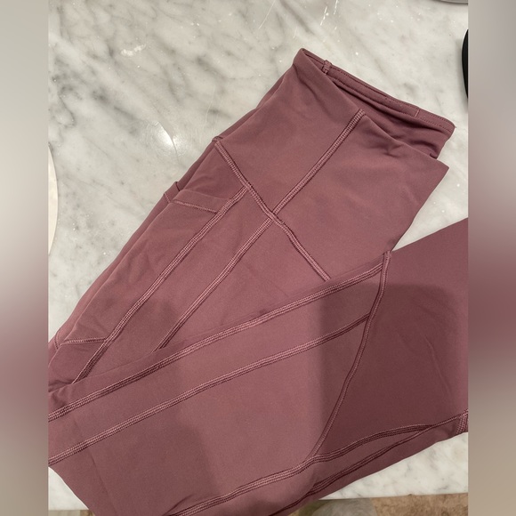 LULULEMON - Purple Leggings with Pockets - Picture 2 of 5